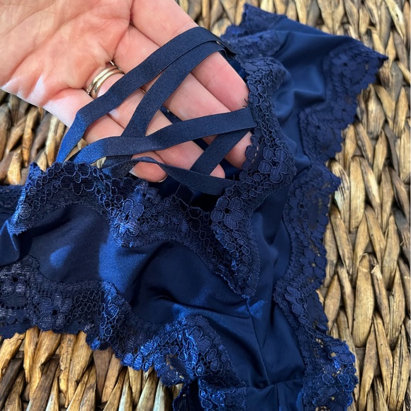 VICTORIA’S SECRET Very Sexy Collection Panty Bundle - Size Small & Medium - Picture 7 of 8